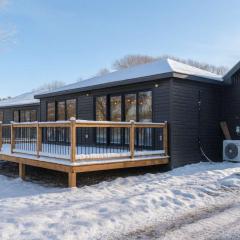 2-bedroom Lake Front Cottage in Harwood ON #7