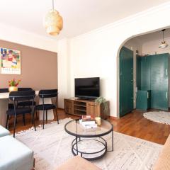 Chic 2BR Gem on Moda Iconic Antiques Street