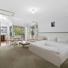 Modern Loft Hideaway 1BR parking Bright Chic springhill6