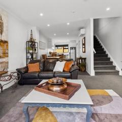 Masterpiece in Hamilton Central - Parking Included