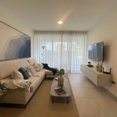 Modern 2-BR Apartment Facing the Pool