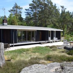 Private holiday home near the sea SE09157