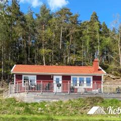 Fresh cottage with lake view and rowing boat SE09156