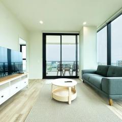 Executive 2BR Retreat - Opposite Central Market