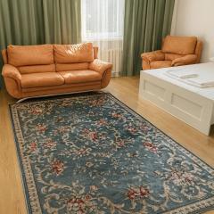 452 Тепло и уют в квартире возле Байтерека с 2 большими кроватями и диваном для 1-6 человек