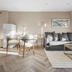 Stylish Two-Bedroom Retreat in Chelsea