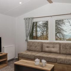 6 Manor Park - 3 Bedroom - Sea views nearby