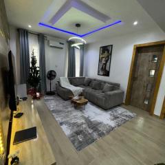 Freda's place, Luxurious 2 bed with 247 electricity and PS5