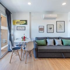 Ático con vistas al mar, piscina y playa cerca