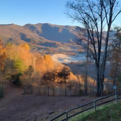 6 Mi to Chatuge Lake Spacious Cabin with Mtn Views!