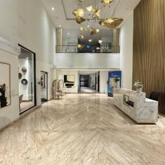 Zameen Aurum Gulberg, Luxury Apartment by MG