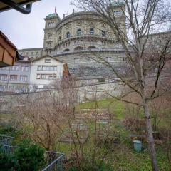 Central Bern Flat - Balcony & Bundeshaus View
