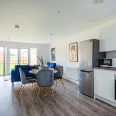 Modern 3 Bedroom City Centre Home with Garden