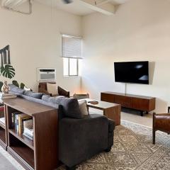 Westown 1BR Apt Near Fiserv, Baird, and Theater District