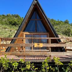 Chalé romântico com hidro, lareira e churrasqueira na Serra