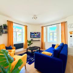 Spacious Central Apartment, Perfect for Families, Groups, Business - Close to Station