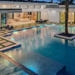 Sleeps 25 2 Luxury Villas w Pool Spa Putting Green Bravo by AvantStay