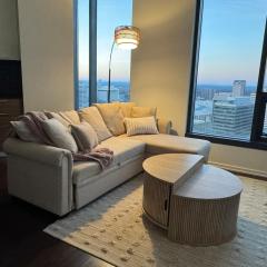 Stylish Studio Steps to Tysons Metro - Queen Bed