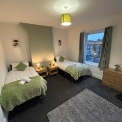 Comfortable 4 Bed Home - Perfect for Contractors