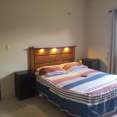 habitación cómoda con baño en suite y servicio de taxi