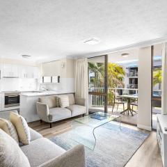 Alex Heads Beachfront Resort Living