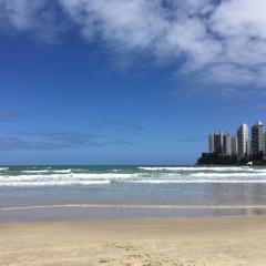 Apto 2 dormitórios frente mar Asturias Guarujá