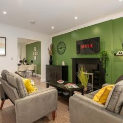 Modern 3BR Home - Designated Parking - Groups