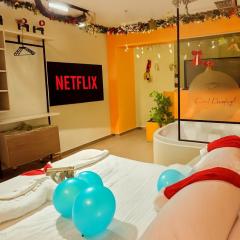 Orange Blossom 5 min Airport Jacuzzi Suite, Massager