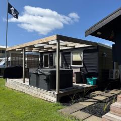 Black Sails Kuaotunu - across road from beach!