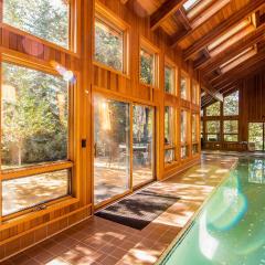 Sunriver by AvantStay Cozy Mountain Home w Indoor Pool and Hot Tub