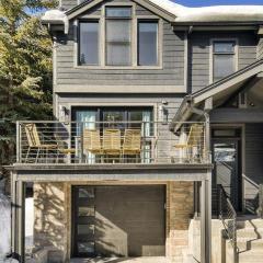 Webster by AvantStay Central Location w Hot Tub and Patio