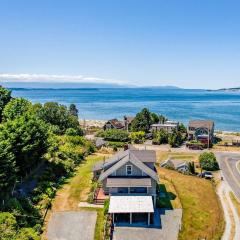 Private Beach Access Water Views Sleeps 18 Historic 6BDR Farmhouse w Deck