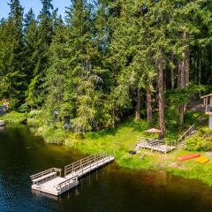 Goss Lake Getaway by AvantStay Lakefront Escape