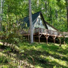 Firepit Mountain Views A-Frame in Fairview Honeycomb Hideaway by AvantStay