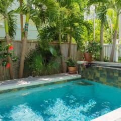 Ecco Domani by AvantStay Gorgeous Home w Pool Balcony in Great Location Month Long Stays Only