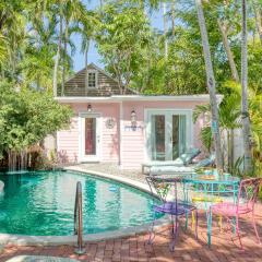 Tennessee Williams by AvantStay Funky Design Pool