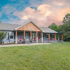 Riverside Ranch by AvantStay Mins to Downtown