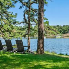 Lake It Right by AvantStay Lakefront w Dock Hot Tub Fire Pit Game Room