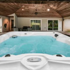 Pool Hot-Tub - 4 BR Luxury Home in Friendswood