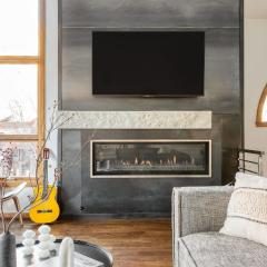 Pandora by AvantStay Modern Mountain Escape in Great Location @ Entrance of Bear Creek Trail