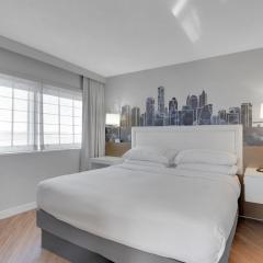 World of Blue 804 I Beautiful King Hotel Room