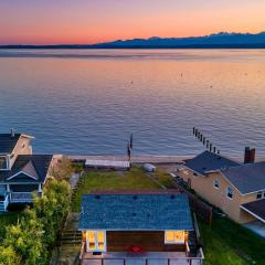 Cozy Whidbey Island Stay Steps to the beach Fireplace BBQ Near Trails