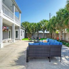 16 Palms by AvantStay Luxury Getaway Backyard Oasis Pool Playscape Access