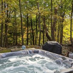 Harmony Cottage by AvantStay Lake Access Hot Tub Fire Pit Game Room
