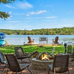 Lake Daze by AvantStay Lakefront w Modern Interior Enclosed Porch Hot Tub