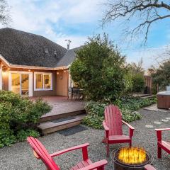 Valley of the Moon by AvantStay Tranquil Escape Large Yard w Hot Tub Fire Pit