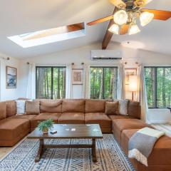 Lakeshore Oasis by AvantStay Private Beach Views Hot Tub Volleyball