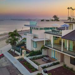 Catamaran by AvantStay 50ft to Beach Views