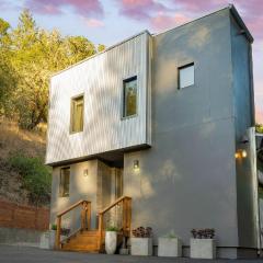 Mill Creek by AvantStay Modern Design Patio Hot Tub