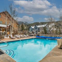 Walk to Slopes! Hot Tubs, Balcony & Fireplace